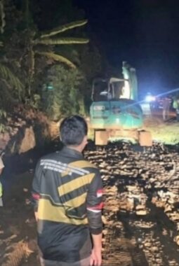 Respon Cepat Keluhan Warga, DPUPR Barito Utara Turun Tangan Tangani Kerusakan Jalan Nasional Malawaken