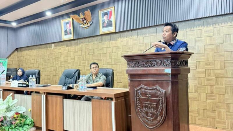 Wakil Bupati Barito Utara Felix Sonadie Y. Tingan menyampaikan sambutan saat menghadiri Rapat Anggota Tahunan (RAT) Tahun Buku 2025 Koperasi Kelurahan Merah Putih Lanjas di Aula Sekretariat Daerah Kabupaten Barito Utara, Kamis (29/1/2026)