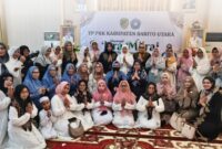 Ketua TP PKK Kabupaten Barito Utara bersama pengurus dan kader PKK berfoto usai Peringatan Isra Mi’raj Nabi Muhammad SAW 1447 Hijriah/2026 Masehi di Aula Rumah Jabatan Bupati Barito Utara, Muara Teweh, Jumat (16/1/2026).