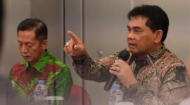 Bupati Barito Utara, H. Shalahuddin, S.T., M.T., memberikan arahan saat memimpin rapat konsolidasi teknis percepatan finalisasi desain Jembatan Sikan-Tumpung Laung, Jembatan Lemo, dan Jembatan Lahei di Jakarta, Kamis (22/1/2026).