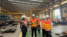 Wakil Bupati Barito Utara Felix Sonadie Y. Tingan, A.Md bersama rombongan meninjau fasilitas workshop dan Welding Training Center PT Sanggar Sarana Baja dalam rangka penjajakan kerja sama pembentukan Balai Latihan Kerja (BLK) di Tangerang, Provinsi Banten, Rabu (21/1/2026).