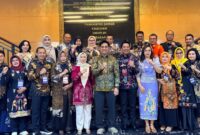 Bupati Barito Utara H. Shalahuddin, Wakil Bupati Felix Sonadie Y. Tingan, dan jajaran pejabat serta peserta usai mengikuti Training ESQ Leadership Batch 2 Pemerintah Kabupaten Barito Utara di Menara 165, Jakarta, Senin (26/1/2026).