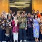 Bupati Barito Utara H. Shalahuddin, Wakil Bupati Felix Sonadie Y. Tingan, dan jajaran pejabat serta peserta usai mengikuti Training ESQ Leadership Batch 2 Pemerintah Kabupaten Barito Utara di Menara 165, Jakarta, Senin (26/1/2026).