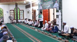 Bupati Barito Utara H. Shalahuddin, S.T., M.T. menyampaikan sambutan pada kegiatan Safari Ramadan 1447 H/2026 M Pemerintah Kabupaten Barito Utara di Masjid Akhmad Bakrie, Desa Sikui, Kecamatan Teweh Baru, Senin (9/3/2026).