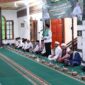 Bupati Barito Utara H. Shalahuddin, S.T., M.T. menyampaikan sambutan pada kegiatan Safari Ramadan 1447 H/2026 M Pemerintah Kabupaten Barito Utara di Masjid Akhmad Bakrie, Desa Sikui, Kecamatan Teweh Baru, Senin (9/3/2026).
