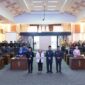 Bupati Barito Utara H. Shalahuddin, S.T., M.T. didampingi Wakil Bupati Felix Sonadie Y. Tingan, A.Md, pimpinan DPRD, anggota dewan, dan jajaran Pemerintah Kabupaten Barito Utara, foto bersama usai Rapat Paripurna IV Masa Sidang II terkait persetujuan Raperda RPJMD 2025–2029 di gedung DPRD Barito Utara, Muara Teweh, Selasa (10/3/2026).