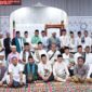 Bupati Barito Utara H. Shalahuddin, S.T., M.T. didampingi Wakil Bupati Felix Sonadie Y. Tingan, A.Md, Sekretaris Daerah Drs. Muhlis, M.A.P., unsur Forkopimda, tokoh agama, dan masyarakat, foto bersama usai Safari Ramadan di Desa Batu Raya, Kecamatan Gunung Timang, Rabu (11/3/2026).