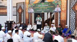 Bupati Barito Utara H. Shalahuddin, S.T., M.T. menyampaikan sambutan pada kegiatan Safari Ramadan 1447 H/2026 M Pemerintah Kabupaten Barito Utara di Masjid Al Arafah, Kelurahan Lanjas, Kecamatan Teweh Tengah, Muara Teweh, Kamis (12/3/2026).