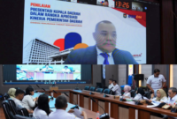 Jajaran pejabat Pemkab Barito Utara mengikuti Zoom Meeting dalam Ruang Rapat A untuk penilaian representasi kepala daerah, yang membahas evaluasi program pemerintah dalam menurunkan angka pengangguran dan meningkatkan kualitas SDM di daerah.