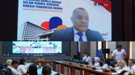 Jajaran pejabat Pemkab Barito Utara mengikuti Zoom Meeting dalam Ruang Rapat A untuk penilaian representasi kepala daerah, yang membahas evaluasi program pemerintah dalam menurunkan angka pengangguran dan meningkatkan kualitas SDM di daerah.