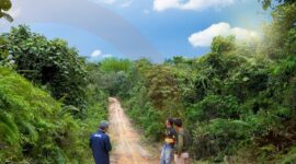 Kepala Dinas PUPR Kabupaten Barito Utara, Muhammad Iman Topik, S.IP., M.Si., meninjau kondisi ruas Jalan Datan menuju Desa Lampeong di Kecamatan Gunung Purei sebagai tindak lanjut arahan Bupati Barito Utara terkait peningkatan konektivitas dan kualitas infrastruktur jalan, 10 Januari 2026.