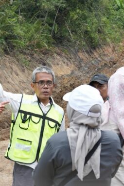 PUPR Barito Utara Dampingi DPRD Sidak Jalan KM 34-Simpang Benangin
