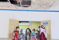 Bupati Barito Utara H. Shalahuddin bersama Wakil Bupati Barito Utara Felix Sonadie Y. Tingan meninjau area layanan dan progres perbaikan fisik di RSUD Muara Teweh, Muara Teweh, Kamis (19/2/2026).