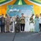 Bupati Barito Utara, H. Shalahuddin, bersama Wakil Bupati Felix Sonadie Y. Tingan, berfoto bersama tokoh masyarakat dalam acara open house Idul Fitri 1447 Hijriah, yang digelar pada Sabtu, 21 Maret 2026, di Rumah Jabatan Bupati.