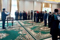 Bupati Barito Utara H. Shalahuddin, S.T., M.T. melantik dan mengambil sumpah/janji jabatan Pejabat Administrator dan Pejabat Pengawas di lingkungan Pemerintah Kabupaten Barito Utara di Rumah Jabatan Bupati, Muara Teweh, Jumat (30/1/2026)