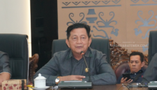 Anggota DPRD Barito Utara, H. Nurul Anwar, menyampaikan pandangannya saat menghadiri Rapat Dengar Pendapat (RDP) terkait pelayanan RSUD Muara Teweh, BPJS Kesehatan dan BPJS Ketenagakerjaan di Ruang Rapat DPRD Barito Utara, Senin (25/5/2026), guna mendorong peningkatan kualitas pelayanan kesehatan serta perlindungan ketenagakerjaan bagi masyarakat dan pegawai di Kabupaten Barito Utara. (Foto: Sukmarani/INFOMUARATEWEH.com.)