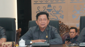 Anggota DPRD Barito Utara, H. Nurul Anwar, menyampaikan pandangannya saat menghadiri Rapat Dengar Pendapat (RDP) terkait pelayanan RSUD Muara Teweh, BPJS Kesehatan dan BPJS Ketenagakerjaan di Ruang Rapat DPRD Barito Utara, Senin (25/5/2026), guna mendorong peningkatan kualitas pelayanan kesehatan serta perlindungan ketenagakerjaan bagi masyarakat dan pegawai di Kabupaten Barito Utara. (Foto: Sukmarani/INFOMUARATEWEH.com.)