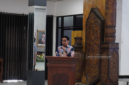 Kepala Dinas Kesehatan Kabupaten Barito Utara, Simamoraturahman, S.E., M.S., menyampaikan sambutan pada kegiatan Seminar Ilmiah dan Pelantikan Pengurus Ikatan Dokter Indonesia (IDI) Cabang Barito Utara Masa Bakti 2025–2028 di GPJ Balai Antang Muara Teweh, Minggu (24/5/2026), dalam rangka memperkuat sinergi IDI dan pemerintah daerah dalam peningkatan kualitas pelayanan kesehatan masyarakat. (Foto: Sukmarani/infomuarateweh.com.)