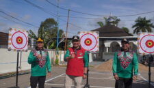Bupati Barito Utara, H. Shalahuddin, ST., M.T., menyampaikan sambutan sekaligus membuka Festival Budaya Iya Mulik Bengkang Turan Tahun 2026 di Muara Teweh, Rabu (24/6/2026). Kegiatan tersebut digelar sebagai sarana pelestarian budaya daerah, pengembangan kreativitas generasi muda, serta upaya memperkenalkan kekayaan seni, adat, dan tradisi Kabupaten Barito Utara kepada masyarakat luas. (Foto: Sukmarani/infomuarateweh.com.)