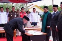 Wakil Bupati Barito Utara, Felix Soenadi Y. Tingan (tengah), bersama Direktur PD Batara Membangun, Direktur PT MBSM Mahyudin Abdul Gani, dan Komisaris Utama Malik Muliawan seusai pelantikan di Muara Teweh, Rabu (1/4/2026).