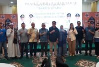 Bupati Barito Utara, H. Shalahuddin, menyambut Bupati Hulu Sungai Utara, H. Sahrujani, dalam silaturahmi di Rumah Jabatan Bupati, Jumat (5/6/2026). (Foto: infomuarateweh/Ho Diskominfosandi Barito Utara)