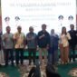 Bupati Barito Utara, H. Shalahuddin, menyambut Bupati Hulu Sungai Utara, H. Sahrujani, dalam silaturahmi di Rumah Jabatan Bupati, Jumat (5/6/2026). (Foto: infomuarateweh/Ho Diskominfosandi Barito Utara)