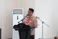 Bupati Barito Utara, H. Shalahuddin, memberikan ucapan selamat kepada pengurus Kwarcab Pramuka yang baru dilantik, Senin (8/6/2026). (Foto: infomuarateweh/Ho Diskominfosandi Barito Utara)