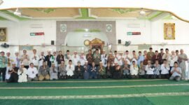Pemkab Barito Utara melaksanakan Safari Salat Jumat di Desa Lampeong, Gunung Purei, sekaligus meninjau ruas jalan Kilometer 30 menuju Desa Jamut, Jumat (26/6/2026).