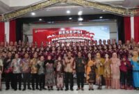 Suasana foto bersama usai Resepsi Kenegaraan HUT ke-81 RI yang digelar Pemerintah Kabupaten Barito Utara di Gedung Balai Antang, Senin malam (17/8/2026). (Foto: infomuarateweh.com)
