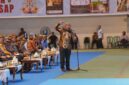 Bupati Barito Utara, H. Shalahuddin, menyampaikan komitmen daerah dalam mendukung program prioritas Gubernur pada Rakor Pemerintahan Desa/Kelurahan se-Kalteng di GOR Indoor Palangka Raya, Kamis (6/8/2026). (Foto: infomuarateweh/Ho Diskominfosandi Barito Utara)
