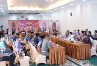 Bupati Barito Utara, H. Shalahuddin, memberikan arahan dalam Rakor Pengendalian dan Evaluasi Pembangunan, Rabu-Kamis (15-16/4/2026)