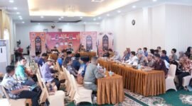 Bupati Barito Utara, H. Shalahuddin, memberikan arahan dalam Rakor Pengendalian dan Evaluasi Pembangunan, Rabu-Kamis (15-16/4/2026)