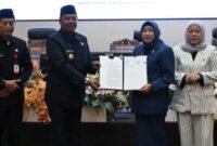 Wakil Bupati Barito Utara, Felix Sonadie Y. Tingan, Menghadiri Rapat Paripurna II LKPJ 2025 di Gedung DPRD Barito Utara, Jumat (24/4/2026).