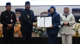 Wakil Bupati Barito Utara, Felix Sonadie Y. Tingan, Menghadiri Rapat Paripurna II LKPJ 2025 di Gedung DPRD Barito Utara, Jumat (24/4/2026).