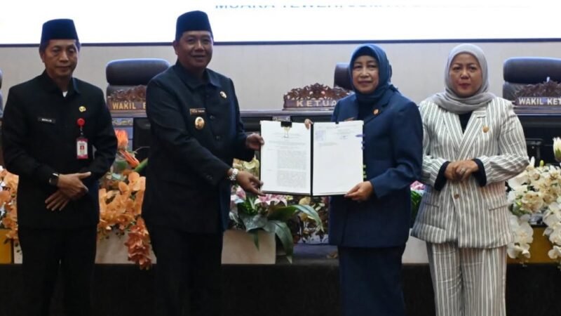 Wakil Bupati Barito Utara, Felix Sonadie Y. Tingan, Menghadiri Rapat Paripurna II LKPJ 2025 di Gedung DPRD Barito Utara, Jumat (24/4/2026).