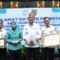 Bupati Barito Utara, H. Shalahuddin, bersama Ketua TP PKK menerima penghargaan pada Rakorda Bangga Kencana dan Percepatan Penurunan Stunting Provinsi Kalteng, Rabu (29/4/2026). 