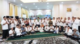 Bupati Barito Utara, H. Shalahuddin, menghadiri syukuran pelepasan jamaah calon haji 1447 H di Rumah Jabatan Bupati, Kamis malam (30/4/2026). 