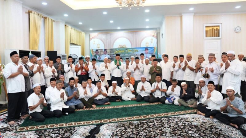 Bupati Barito Utara, H. Shalahuddin, menghadiri syukuran pelepasan jamaah calon haji 1447 H di Rumah Jabatan Bupati, Kamis malam (30/4/2026). 