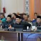 Bupati Barito Utara, H. Shalahuddin, menyampaikan paparan arah pembangunan melalui skema multi years di DPRD Barito Utara, Kamis (30/4/2026). 