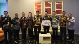 Bupati Barito Utara, H. Shalahuddin, membawa pulang penghargaan dan dana Rp3 miliar atas capaian penurunan tingkat pengangguran di Balikpapan, Selasa (5/5/2026).