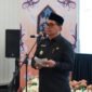Bupati Barito Utara, H. Shalahuddin, memberikan arahan kepada direksi baru Perusda Batara Membangun seusai pelantikan, Senin (18/5/2026).