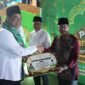 Bupati Barito Utara, H. Shalahuddin, bersama Wakil Bupati dan FKPD menyalurkan sapi kurban pada pawai Tanglong Barito Utara Bertakbir, Selasa malam (26/5/2026).