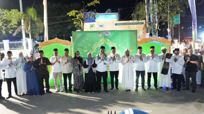  Bupati Barito Utara, H. Shalahuddin, bersama Wakil Bupati dan FKPD menyalurkan sapi kurban pada pawai Tanglong Barito Utara Bertakbir, Selasa malam (26/5/2026).