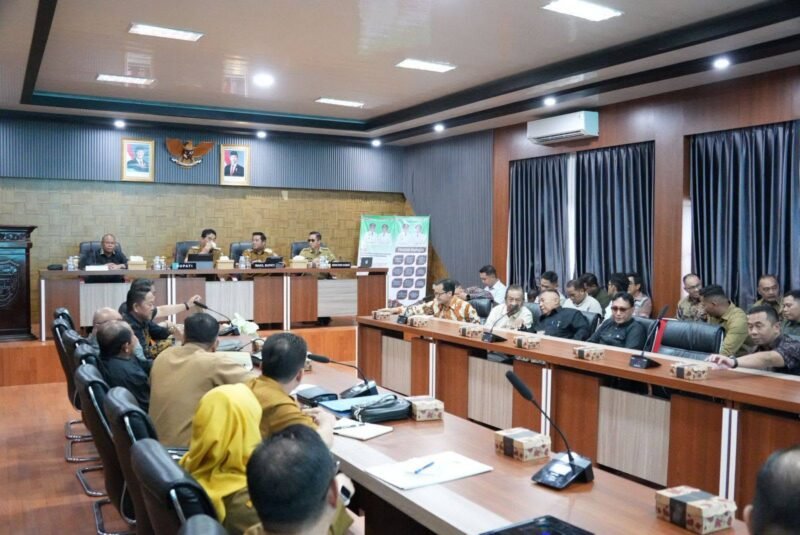 Pemerintah Kabupaten Barito Utara menggelar Rapat Koordinasi dan Silaturahmi jajaran direksi PD Batara Membangun, PT MGE, dan perusahaan se-Barito Utara, Selasa (26/5/2026).